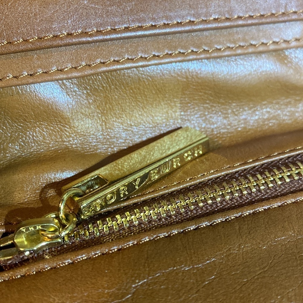 Tory Burch Tan Embossed Leather Bag with Gold Chain - Picture 5 of 10